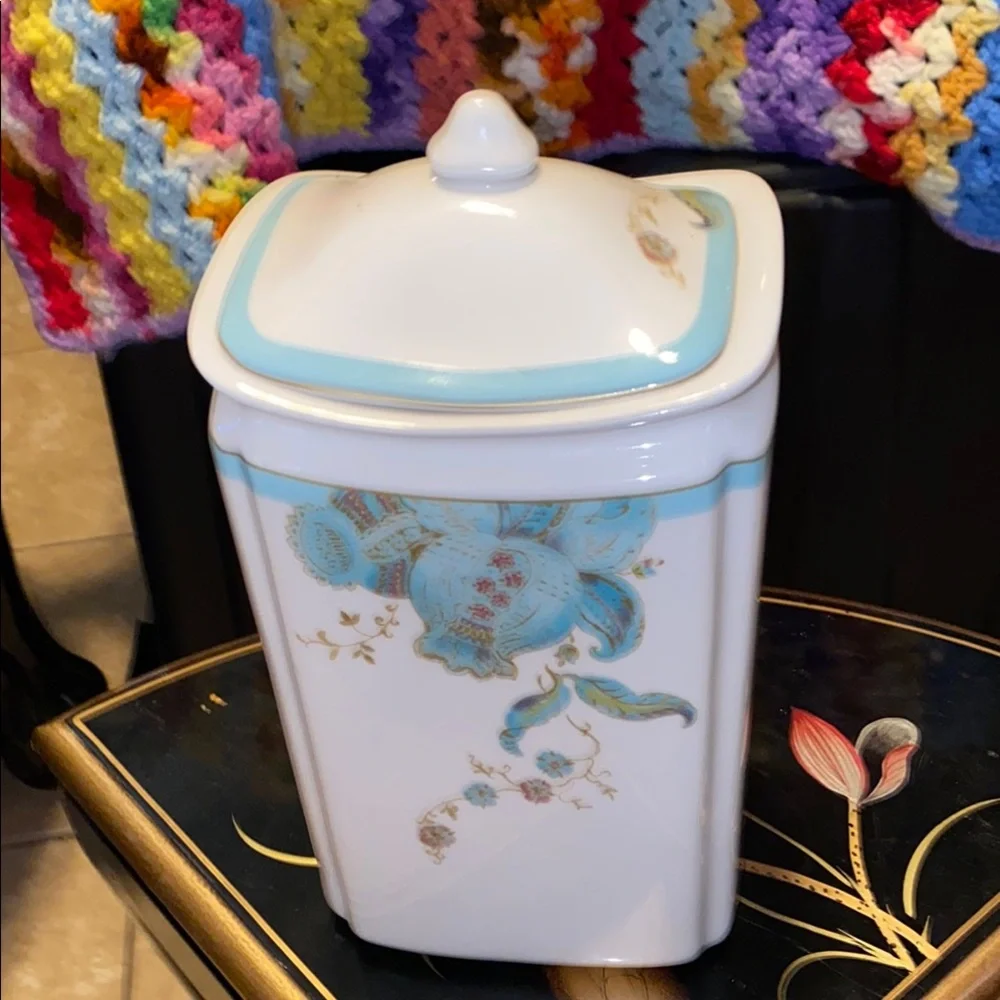 BX50 222 Fifth Eliza Spring Floral Blue fine China Porcelain Container